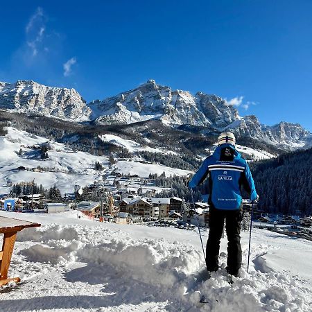 ラ・ヴィッラSurrounded By Green - Luxury Chalet At The Foot Of The Dolomitesアパートメント エクステリア 写真