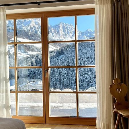 ラ・ヴィッラSurrounded By Green - Luxury Chalet At The Foot Of The Dolomitesアパートメント エクステリア 写真