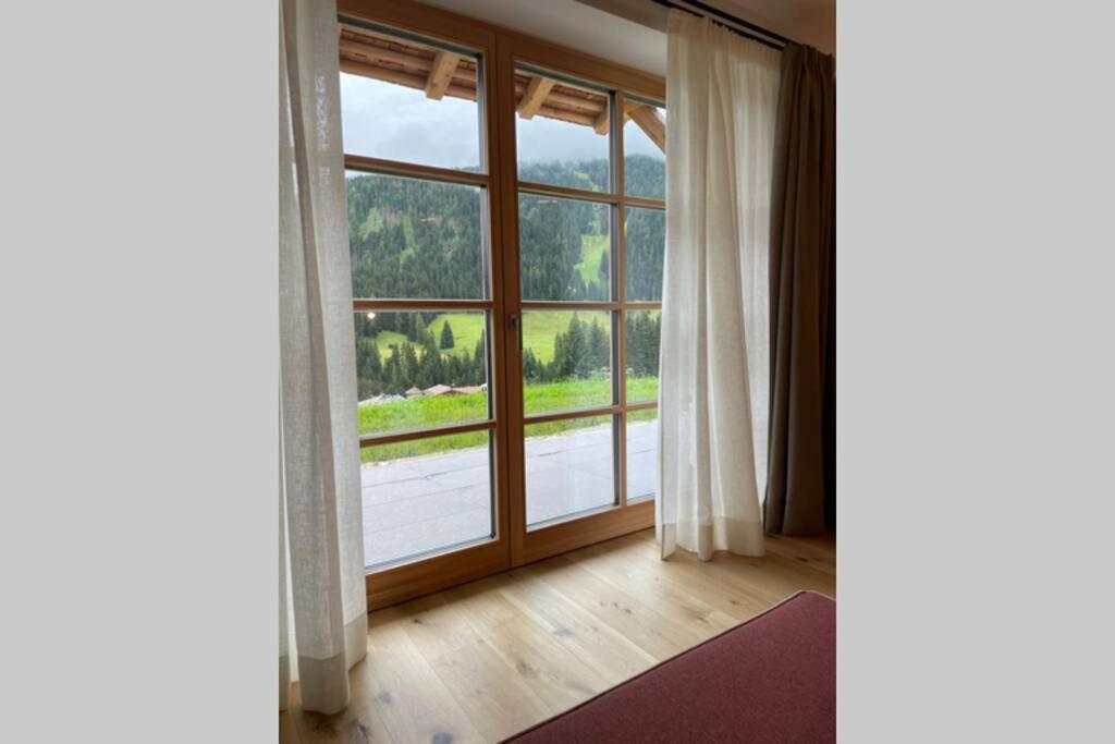 ラ・ヴィッラSurrounded By Green - Luxury Chalet At The Foot Of The Dolomitesアパートメント エクステリア 写真